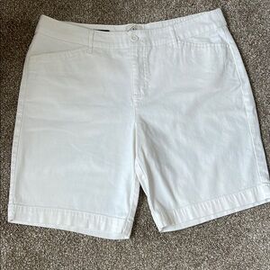 St. John's Bay White Bermudas Lightweight Fabric